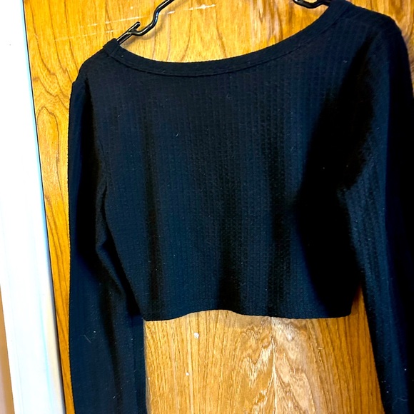 Black and White Long Sleeve Crop Tops - Picture 5 of 5